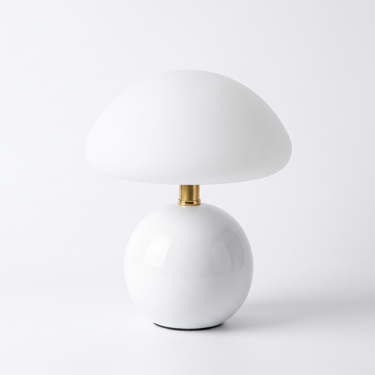 Ceramic mushroom lamp with glass dome – White, on a white background