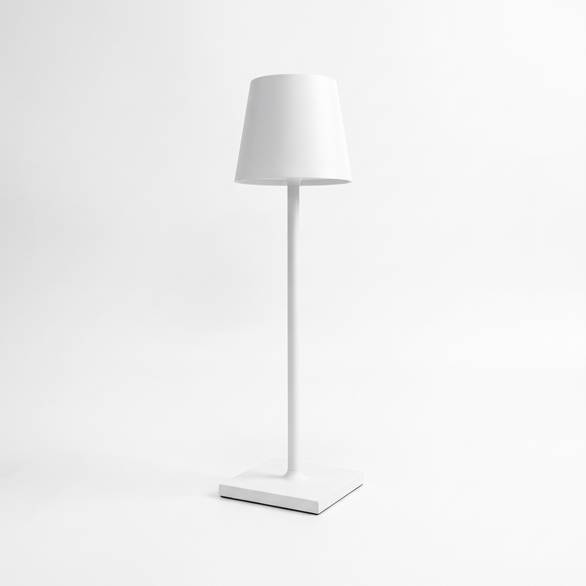 Cordless table lamp – White, on a white background