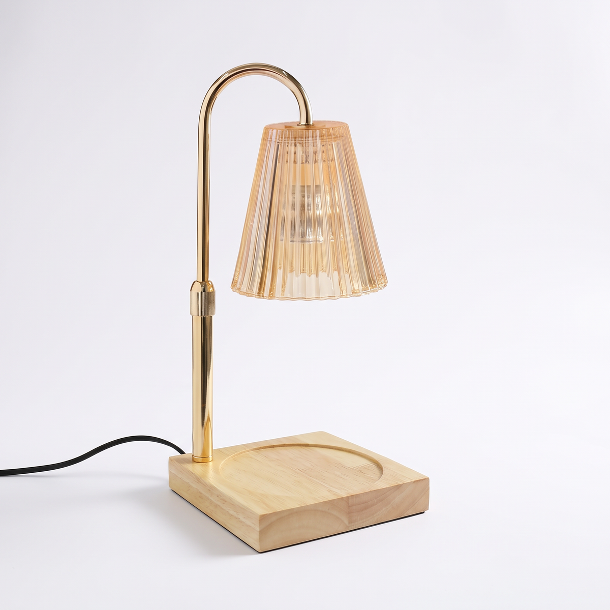 Flower candle warmer lamp – Gold with Fluted Glass Shade, on a white background