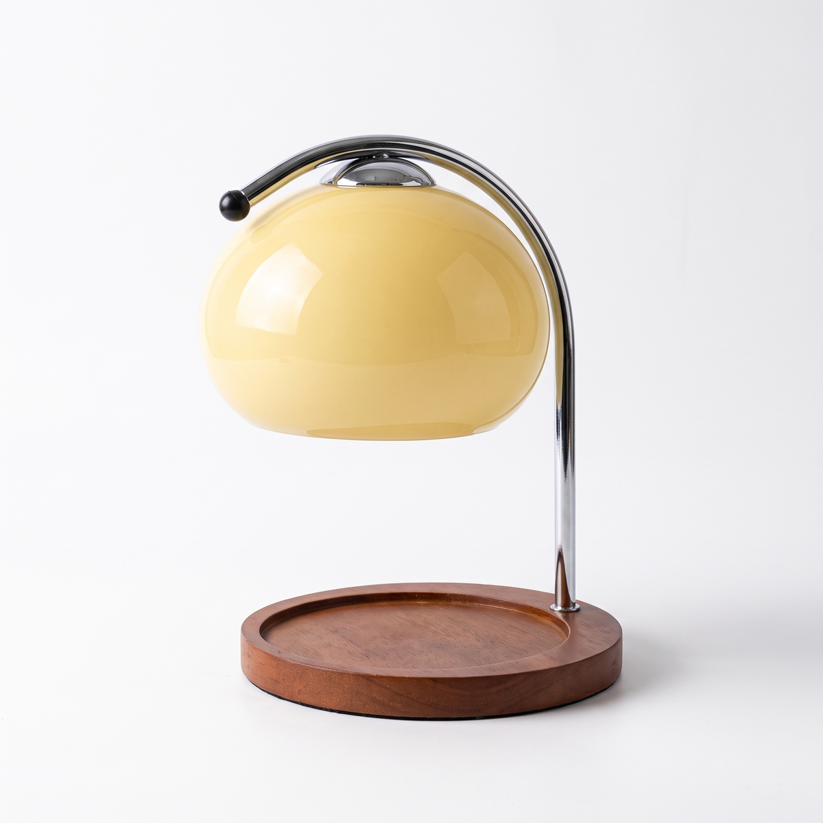 Glass candle warmer lamp – Yellow, on a white background
