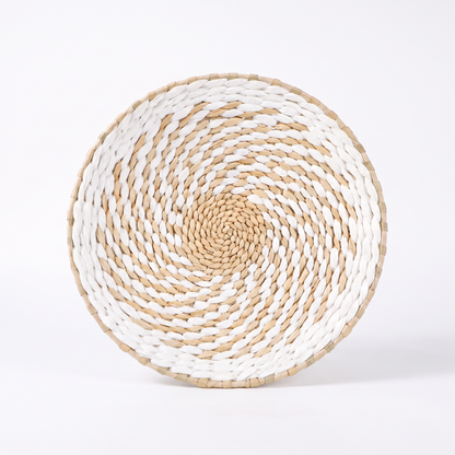 Seagrass woven wall basket – White Spiral (30 cm), on a white background