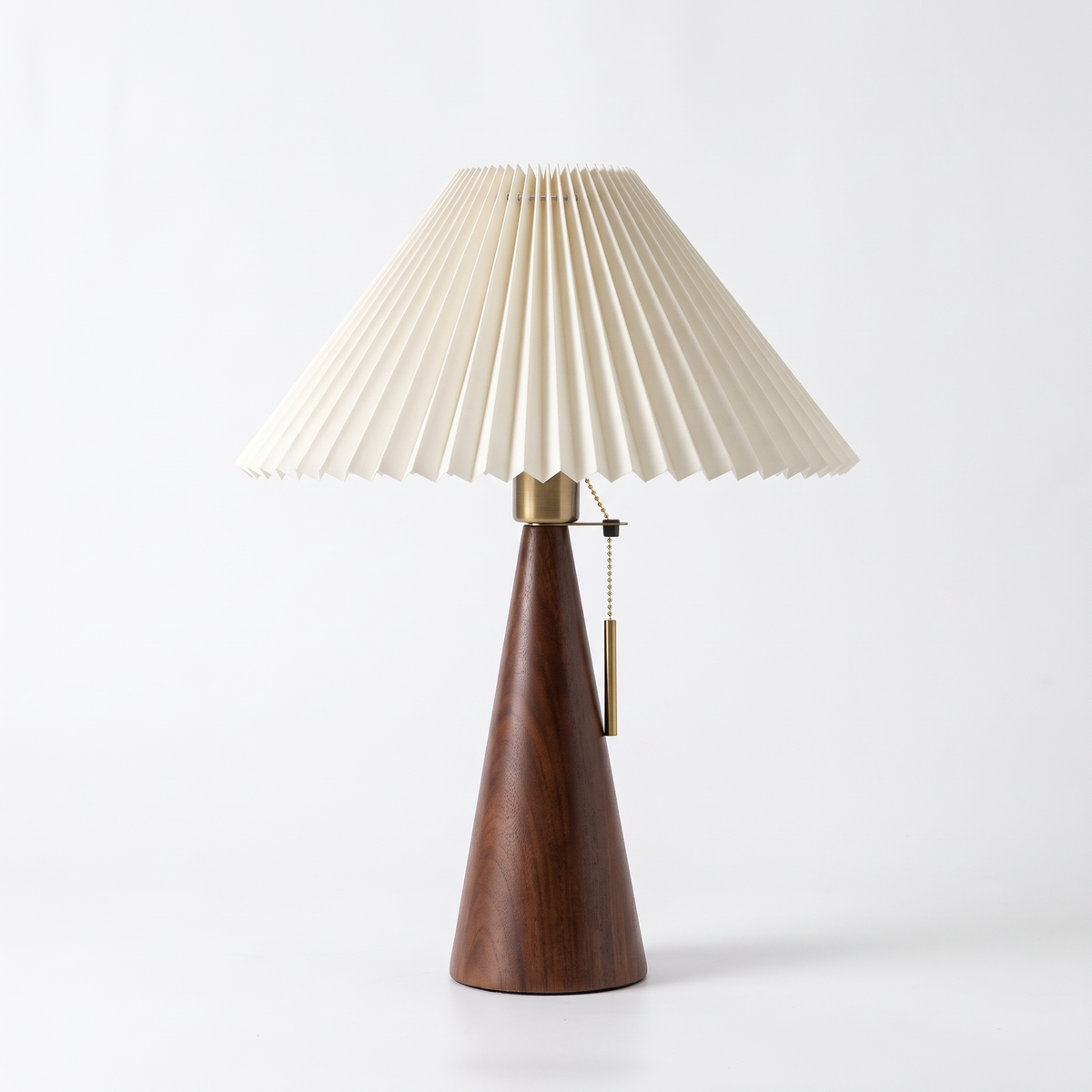 Table lamp with pleated shade – Walnut, on a white background