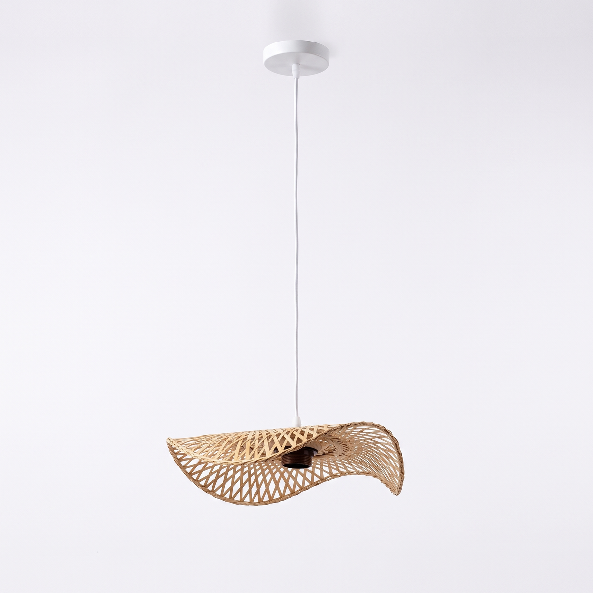 Wooden fin dome pendant light – Wave Disc – White Canopy (35 cm), on a white background